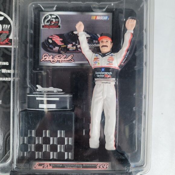 Dale Earnhardt Sr. Nascar's Racer 25th Anniversary Action Figure 1998 - Picture 2 of 8